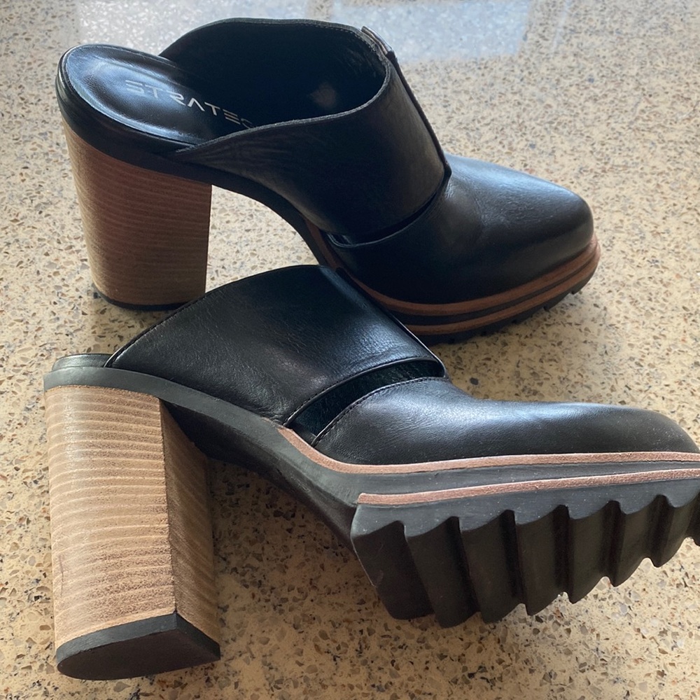 Black Leather Strategic platform leather high heel